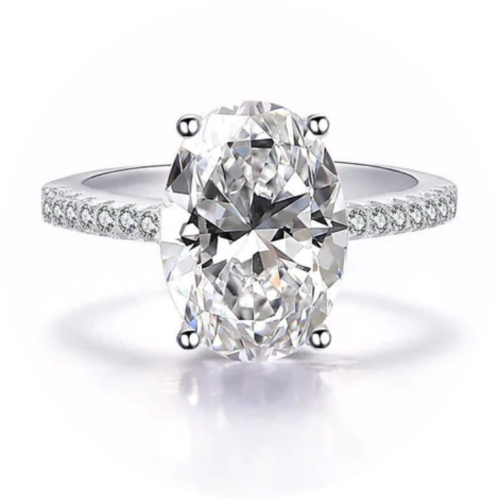 Borrow against a solitaire oval-cut diamond ring using Qollateral’s luxury jewelry lending service.