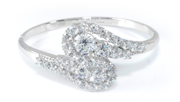 Get a loan against a luxury diamond bracelet through Qollateral’s discreet and insured process