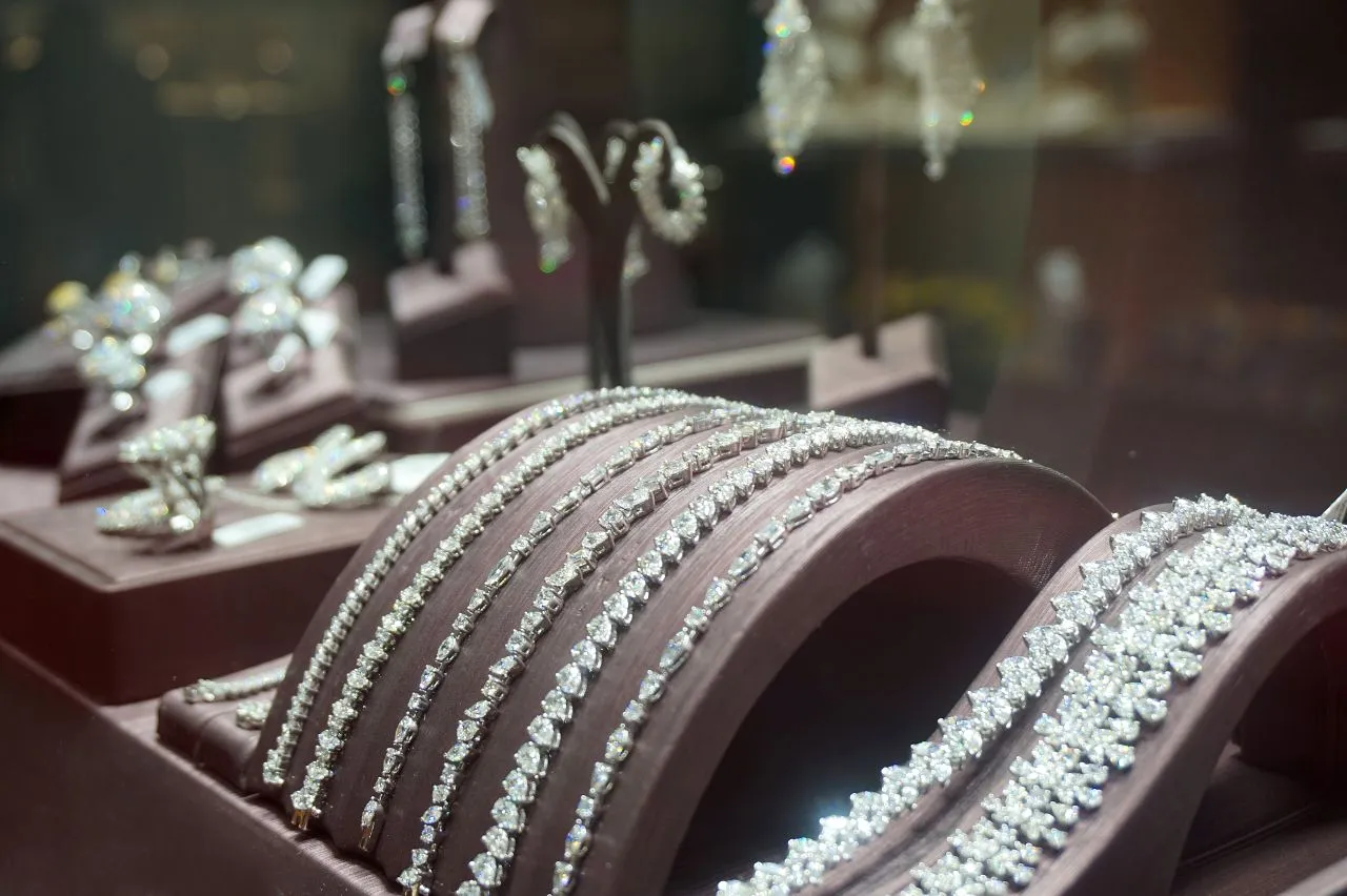 Luxury diamond tennis bracelets ready to pawn jewelry at Qollateral for fast, insured loans.